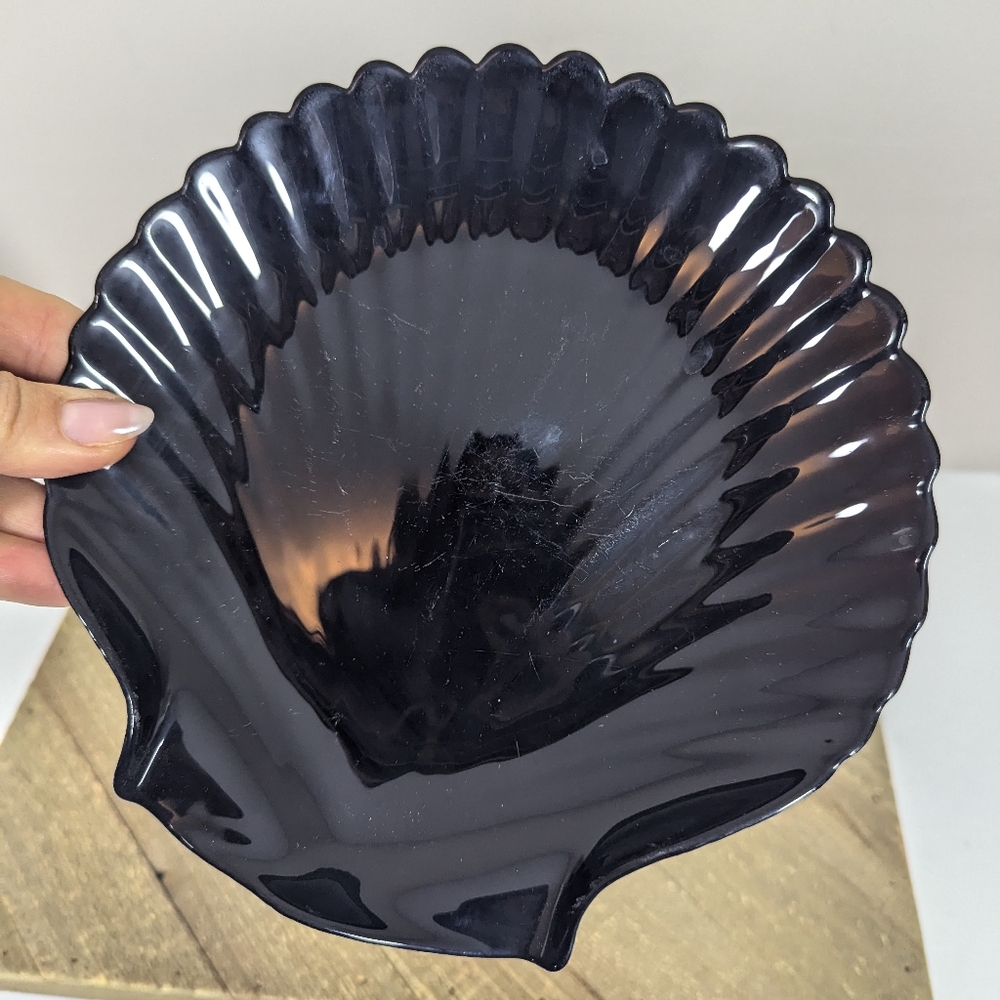 Set of 4 Black Glass Shell Plates 8” Coastal Serving Dishes — Vintage Coastal De